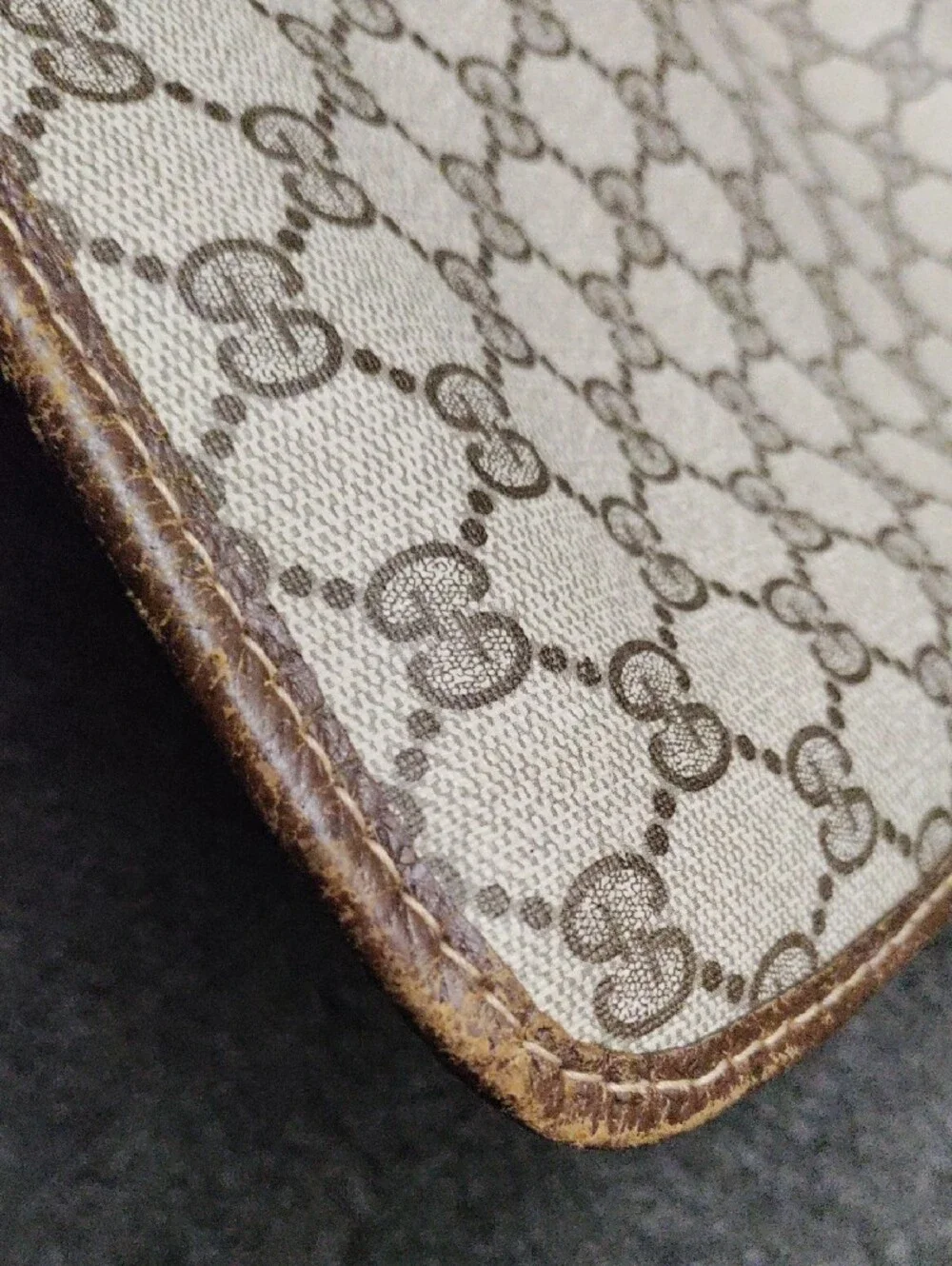 Gucci Beige GG Supreme Canvas Folio with Green and Red Web